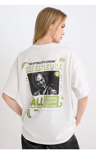 DeFacto Coool Beetlejuice Oversize Fit Geniş Kalıp Bisiklet Yaka Baskılı Kısa Kollu Tişört D8363AX24AUWT32
