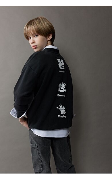 DeFacto Erkek Çocuk Oversize Geniş Kalıp Bisiklet Yaka Sırt Baskılı Yıkamalı Soluk Efektli Sweatshirt