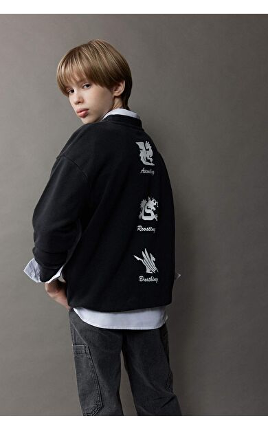 DeFacto Erkek Çocuk Oversize Geniş Kalıp Bisiklet Yaka Sırt Baskılı Yıkamalı Soluk Efektli Sweatshirt