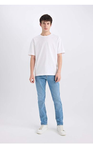 DeFacto Pedro Slim Fit Dar Kalıp Normal Bel Dar Paça Jean Pantolon D8583AX25SPNM39