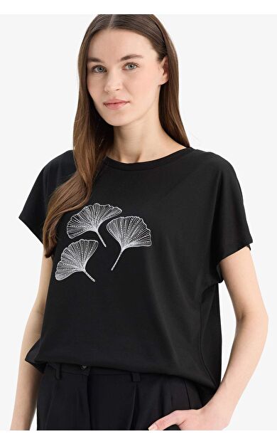 DeFacto Regular Fit Bisiklet Yaka Baskılı Kısa Kollu Tişört D8927AX25SPBK81