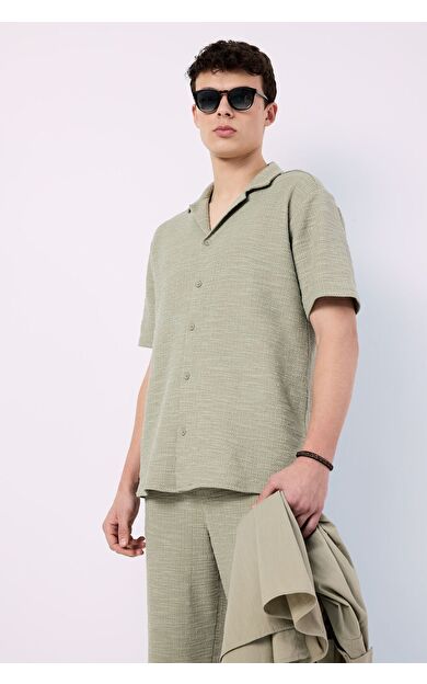 DeFacto Regular Fit Apaş Yaka Kısa Kollu Gömlek D8932AX25SPKH271