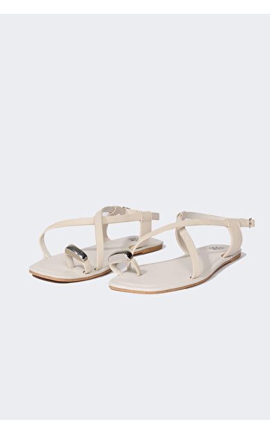 DeFacto Kadın Düz Taban Suni Deri Sandalet D8968AX25SMWT55