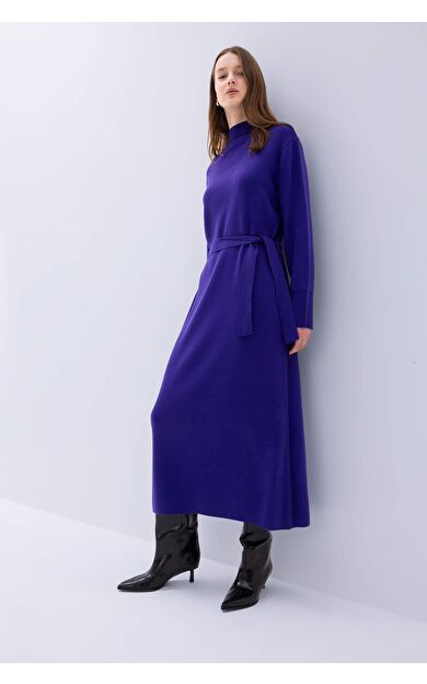 Regular Fit Yarım Balıkçı Yaka Uzun Kollu Bağlama Detaylı Maxi Triko Elbise