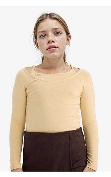 DeFacto Kız Çocuk Slim Fit Dar Kesim Kaçık Yaka Tatlı Baskılı Fitilli Kaşkorse Uzun Kollu Tişört