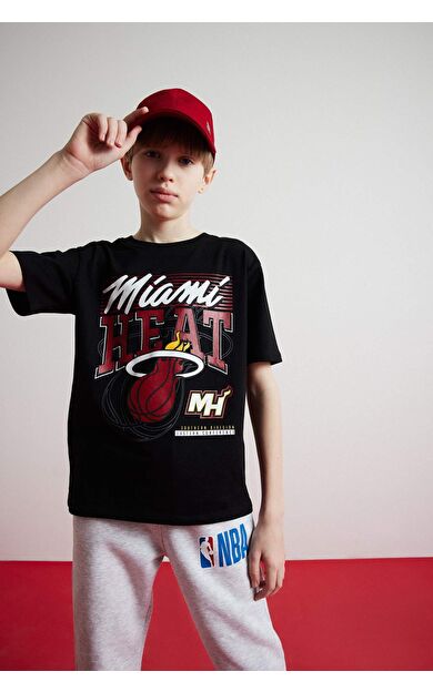 DeFacto Erkek Çocuk NBA Miami Heat Bisiklet Yaka Kısa Kollu Tişört