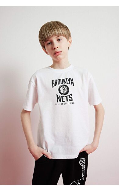 DeFacto Erkek Çocuk NBA Brooklyn Nets Bisiklet Yaka Sırt Baskılı Kısa Kollu Tişört