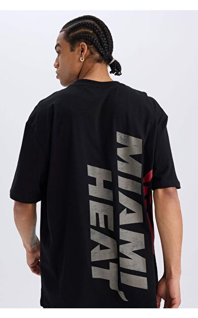 DeFactoFit NBA Miami Heat Oversize Geniş Kalıp Bisiklet Yaka Sporcu Kısa Kollu Tişört