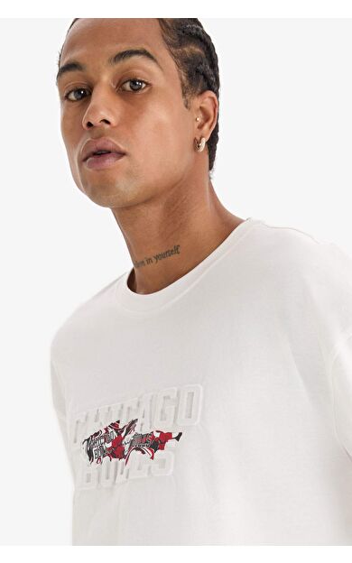 DeFactoFit NBA Chicago Bulls Oversize Geniş Kalıp Bisiklet Yaka Kısa Kollu Tişört E0071AX25SPER105