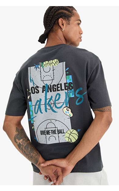 DeFactoFit NBA Los Angeles Lakers Boxy Fit Bisiklet Yaka Sırt Baskılı Kısa Kollu Tişört E0133AX25SPAR231