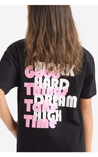 DeFacto Kız Çocuk Relax Fit Sırt Baskılı Bisiklet Yaka Kısa Kollu Tişört