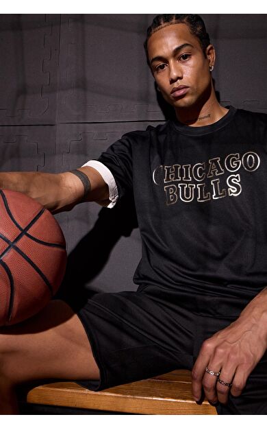 DeFacto DeFactoFit NBA Chicago Bulls Oversize Geniş Kalıp Bisiklet Yaka Sırt Baskılı Kısa Kollu Tişört