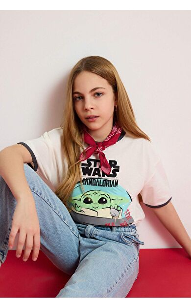 DeFacto Kız Çocuk Star Wars-Mandalorian Relax Fit Bisiklet Yaka Ribana Kısa Kollu Tişört