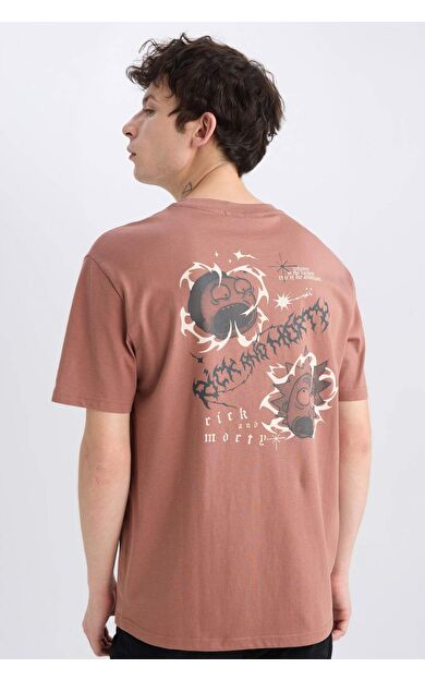 DeFacto Rick and Morty Regular Fit Bisiklet Yaka Sırt Baskılı Kısa Kollu Tişört E0616AX25SMBN569