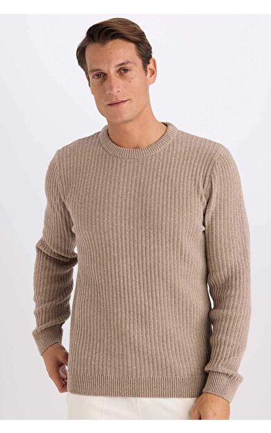 DeFacto Erkek Bej Standart Fit Bisiklet Yaka Dokulu Triko Kazak