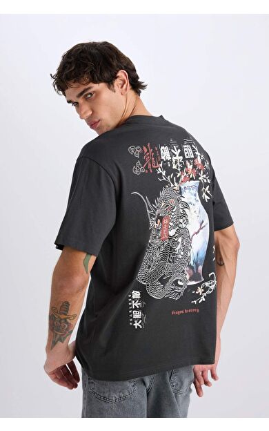 DeFacto Boxy Fit Bisiklet Yaka Sırt Baskılı Kısa Kollu Tişört E0908AX25SMAR221