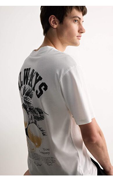 DeFacto Boxy Fit Bisiklet Yaka Sırt Baskılı Kısa Kollu Tişört E0910AX25SMER105