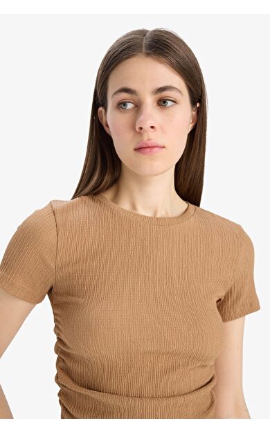 DeFacto Slim Fit Dar Kesim Bisiklet Yaka Bürümcük Kısa Kollu Tişört E0991AX25SPBG138