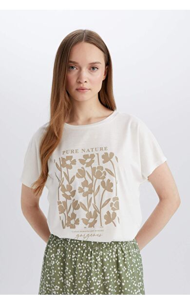 DeFacto Traditional Regular Fit Bisiklet Yaka Çiçekli Kısa Kollu Tişört E1162AX25SMER105