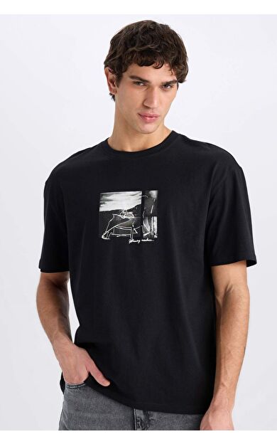 DeFacto Boxy Fit Bisiklet Yaka Baskılı Kısa Kollu Tişört E1723AX25SMBK81