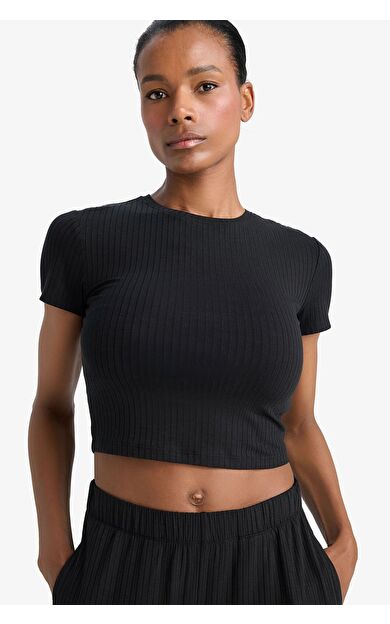 DeFacto DeFactoFit Cropped Fit Bisiklet Yaka Sporcu Kısa Kollu Tişört