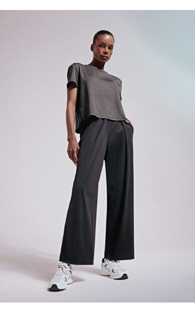 DeFactoFit Straight Fit Geniş Paça Standart Boy Sporcu Pantolon E2542AX25SMBK81