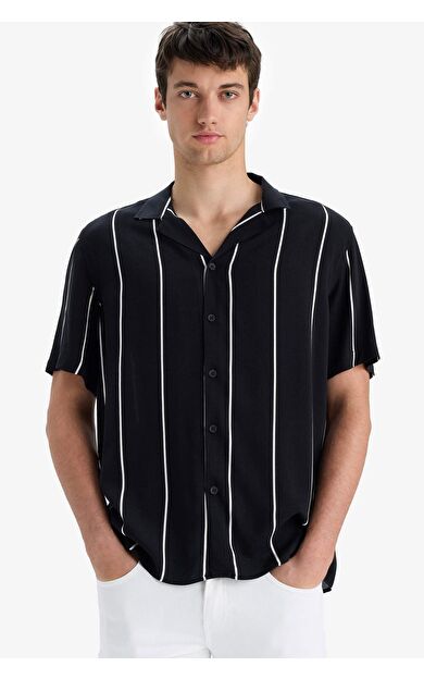 DeFacto Regular Fit Apaş Yaka Baskılı Yazlık Kısa Kollu Gömlek E2559AX25SMBK81