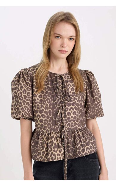 Regular Fit Yuvarlak Yaka Leopar Desenli Önü Bağlamalı Poplin Kısa Kollu Bluz