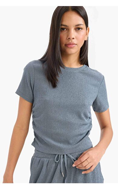 Slim Fit Dar Kesim Bisiklet Yaka Bürümcük Kısa Kollu Tişört