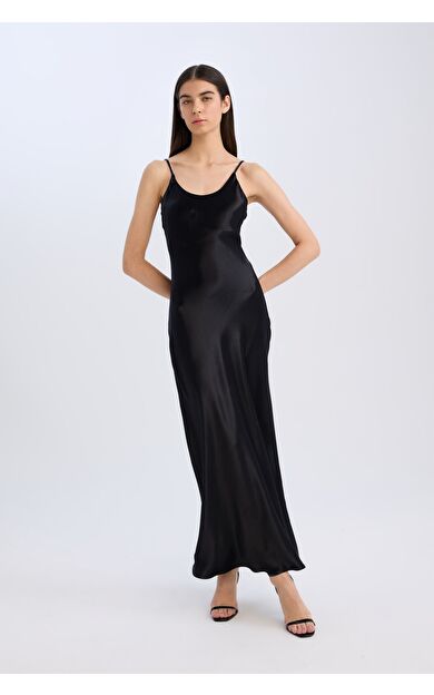 DeFacto Slim Fit Dar Kesim Viskon Askılı Maxi Siyah Elbise