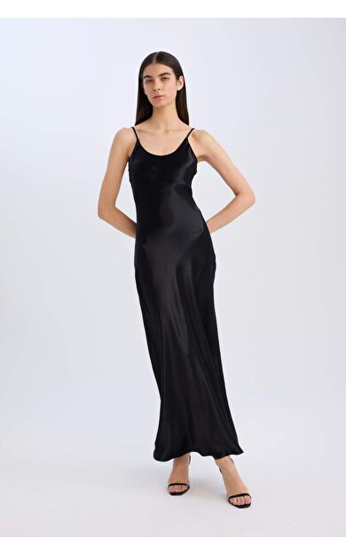 Slim Fit Dar Kesim Viskon Askılı Maxi Siyah Elbise