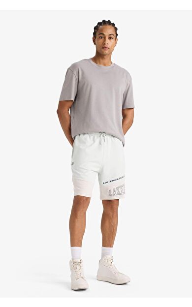 DeFactoFit NBA Los Angeles Lakers Standart Fit Kısa Paça Şort E3023AX25SMBE521