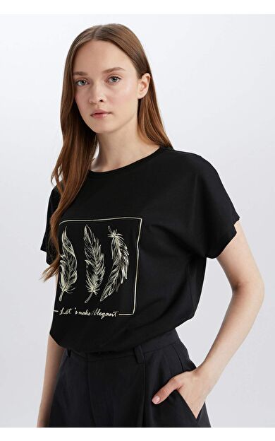 DeFacto Regular Fit Bisiklet Yaka Baskılı Kısa Kollu Tişört E3027AX25SPBK81