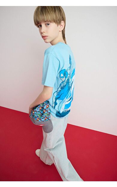 DeFacto Erkek Çocuk Marvel Avengers New Regular Fit Bisiklet Yaka Kısa Kollu Tişört