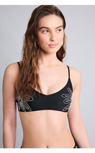 DeFacto Regular Fıt Nakışlı Bikini Üstü