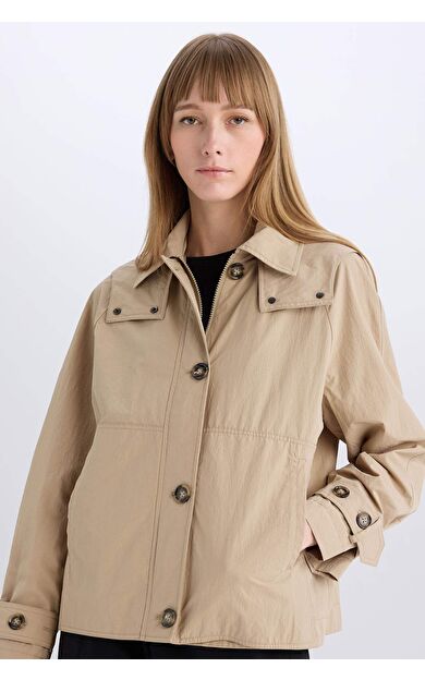 DeFacto Su Geçirmez Regular Fit Kapüşonlu Cepli Fermuarlı Apoletli Yağmurluk