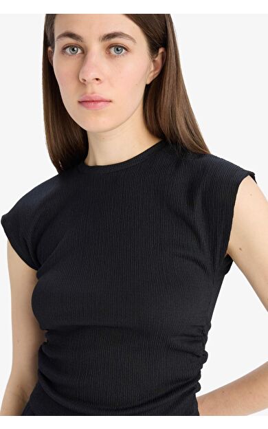 DeFacto Slim Fit Dar Kesim Bisiklet Yaka Bürümcük Kısa Kollu Tişört E3398AX25SPBK81