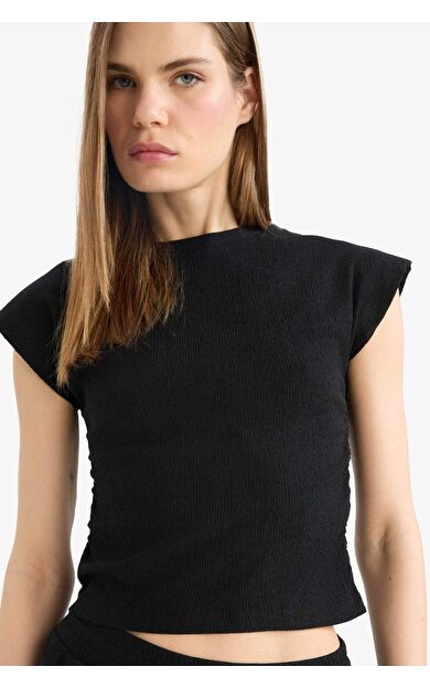 Slim Fit Dar Kesim Bisiklet Yaka Bürümcük Kısa Kollu Tişört