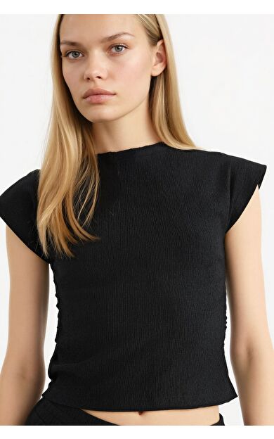 DeFacto Slim Fit Dar Kesim Bisiklet Yaka Bürümcük Kısa Kollu Tişört