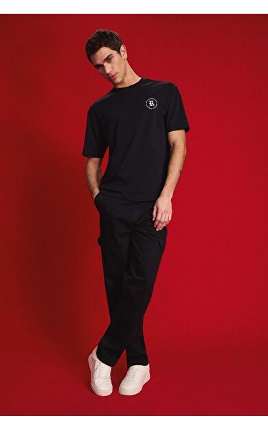 DeFacto Relax Fit Rahat Kalıp Normal Bel Geniş Paça Kargo Cepli Jean Pantolon