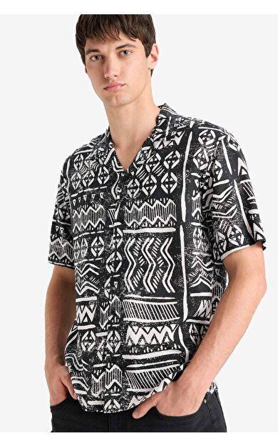 New Regular Fit Apaş Yaka Desenli Kısa Kollu Gömlek