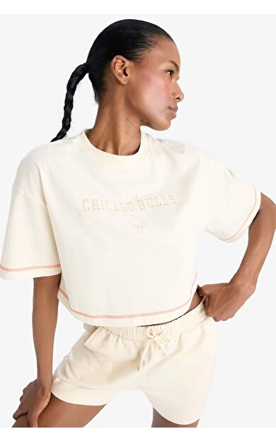 DeFactoFit NBA Chicago Bulls Cropped Fit Bisiklet Yaka Sporcu Kısa Kollu Tişört