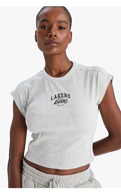 DeFacto DeFactoFit NBA Los Angeles Lakers Standart Fit Bisiklet Yaka Nakış Baskı Fitilli Kaşkorse Kısa Kollu Tişört