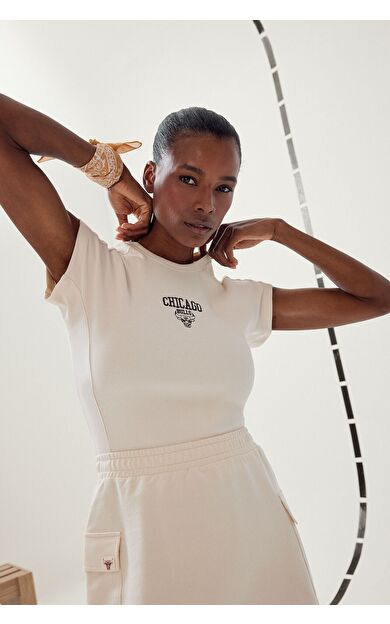 DeFacto DeFactoFit NBA Chicago Bulls Standart Fit Bisiklet Yaka Nakış Baskı Fitilli Kaşkorse Kısa Kollu Tişört