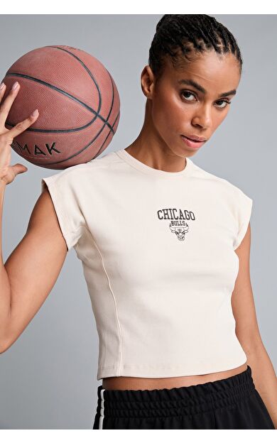 DeFacto NBA Chıcago Bulls Standart Fıt Bisiklet Yaka Nakış Baskı Fitilli Kaşkorse Kısa Kollu Tişört