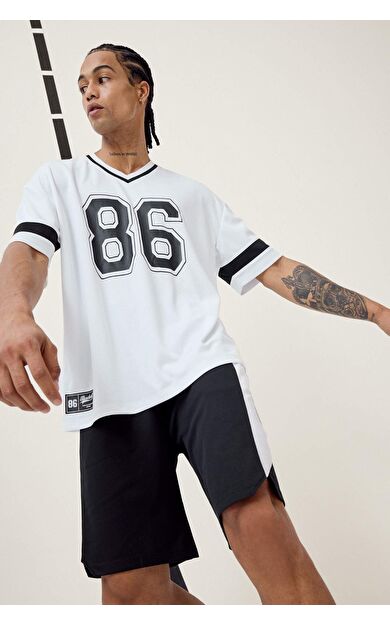 DeFactoFit Oversize Geniş Kalıp V Yaka Baskılı Sporcu Kısa Kollu Tişört E4118AX25SMWT34