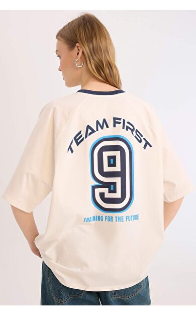 Coool Oversize Geniş Kalıp V Yaka Sırt Baskılı Kısa Kollu Tişört