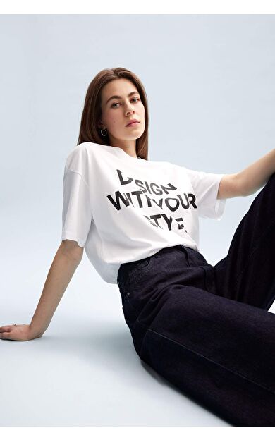 DeFacto Oversize Geniş Kalıp Bisiklet Yaka Baskılı Casual Kısa Kollu Tişört E5059AX25SPWT34