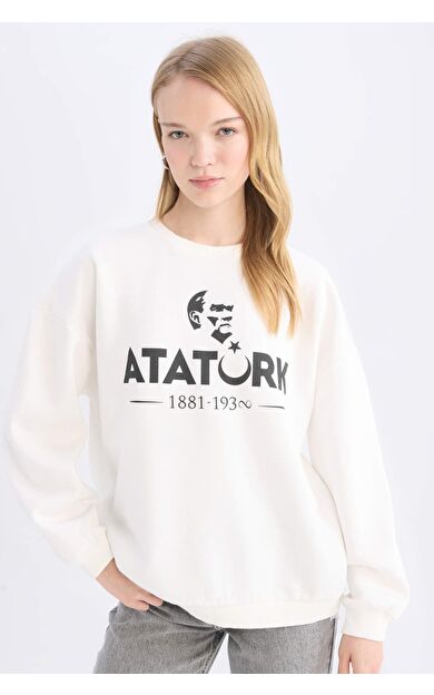 DeFacto 29 Ekim Cumhuriyet Bayramı Oversize Geniş Kalıp Bisiklet Yaka Atatürk Baskılı Sweatshirt E5447AX24WNWT32