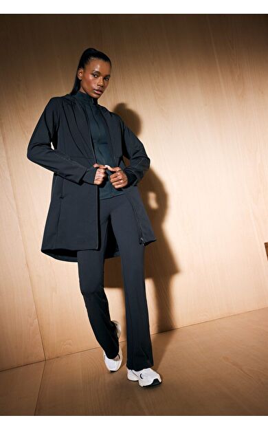 DeFacto Defactofit Su Geçirmez Softshell Slim Fit Dar Kesim Kapüşonlu Fermuarlı Cepli Parka E5702AX25AUBK81